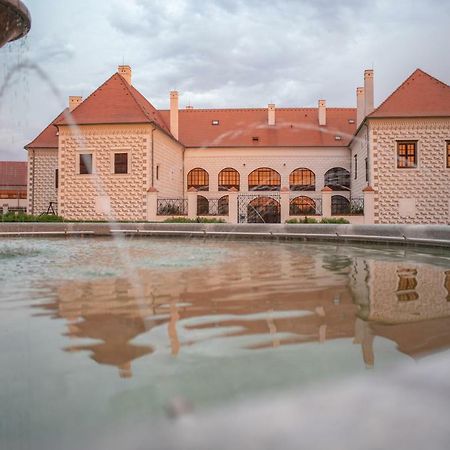 Hotel Zamek Valec Vladislav Bagian luar foto