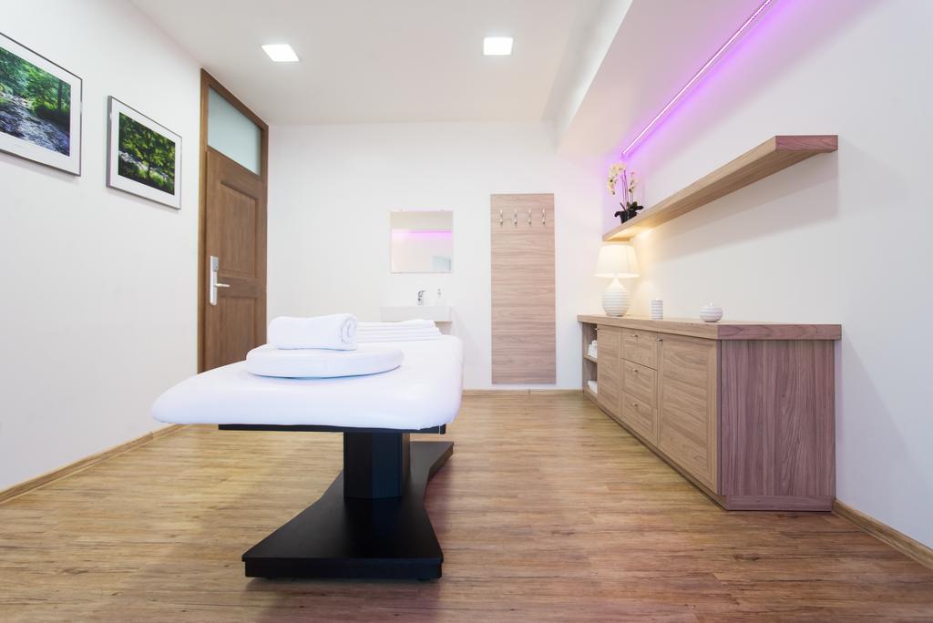 Hotel Zamek Valec Vladislav Bagian luar foto