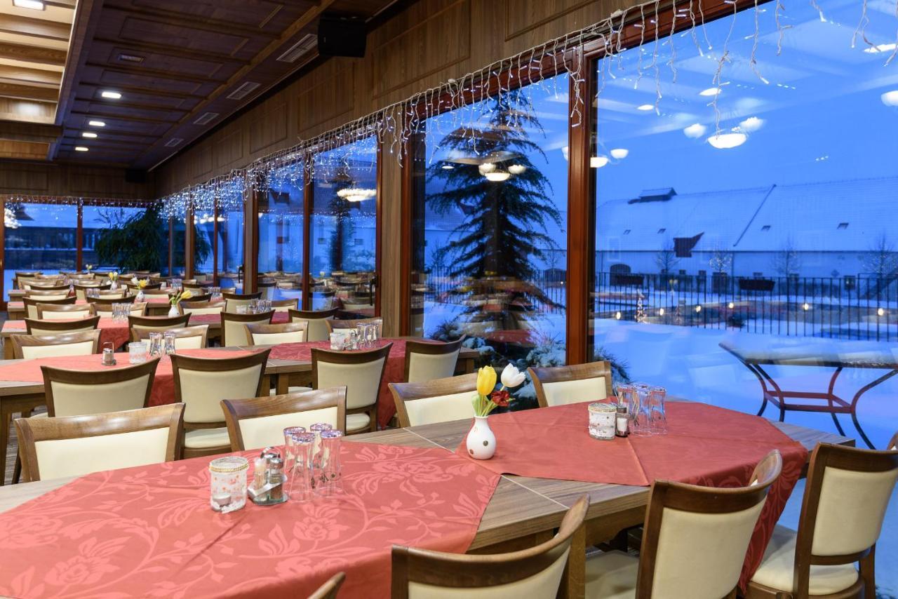 Hotel Zamek Valec Vladislav Bagian luar foto